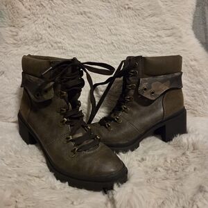 Stylish Dark Green Lace-Up Boots for Women